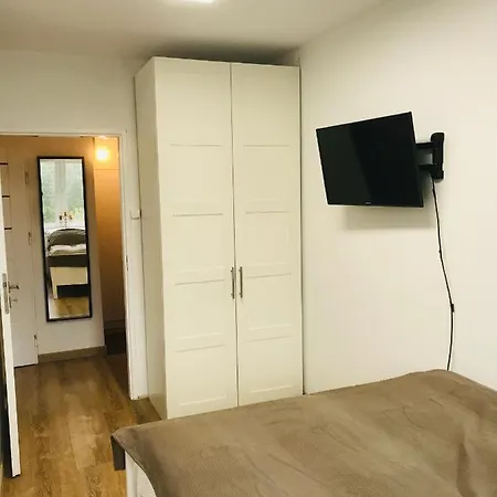 Apartment By The Woods *